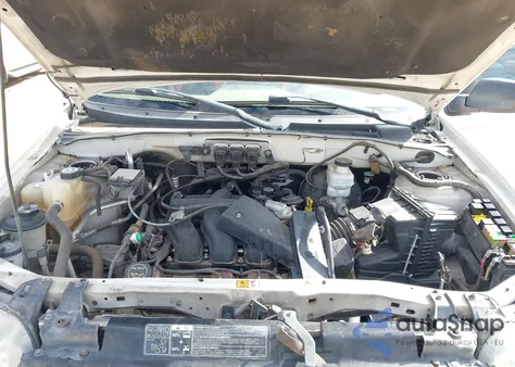 2005 Ford Escape Xlt from USA, damaged, VIN 1FMYU93105KA15847